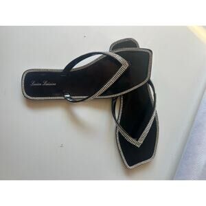 Laurie Lorraine sz 7.5 slip on sandal with crystal accents.
New in box.